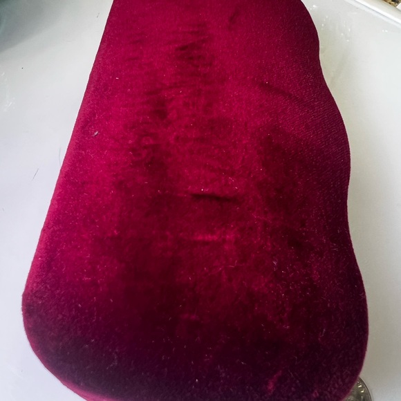 Gucci Burgundy Sunglasses Case and Gucci Slip Cover, Any Gender - Picture 9 of 10